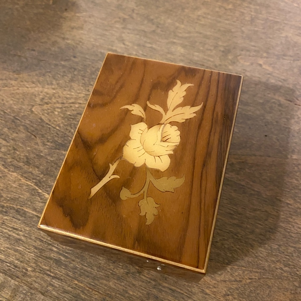 Vintage Deichert “Edelweiss” Music Box